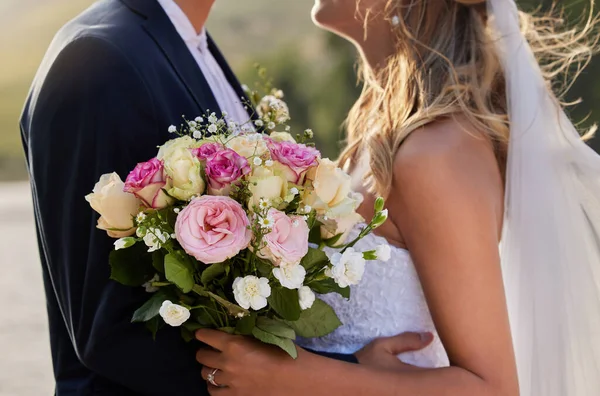 Blomma Bukett Äktenskap Kram Och Bröllop Par För Enighet Engagemang — Stockfoto