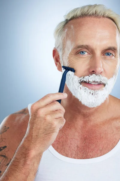 Homem Retrato Navalha Com Creme Barbear Para Arrumar Barba Cuidados — Fotografia de Stock