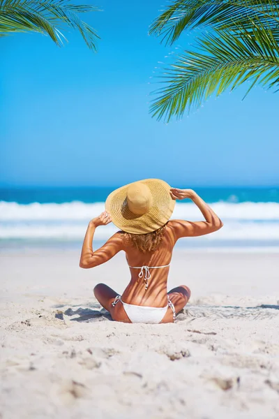 Seksowne Dni Lata Atrakcyjna Młoda Kobieta Ciesząca Się Wakacjami Plaży — Zdjęcie stockowe