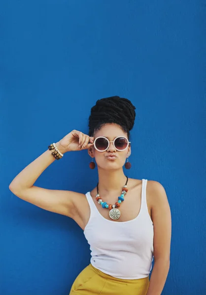 Αρέσουν Γυαλιά Μου Στιγμιότυπο Ενός Ελκυστικού Νεαρή Γυναίκα Φορώντας Funky — Φωτογραφία Αρχείου