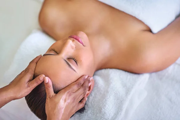 What Relaxing All Young Woman Receiving Head Massage Spa — Stock Photo, Image