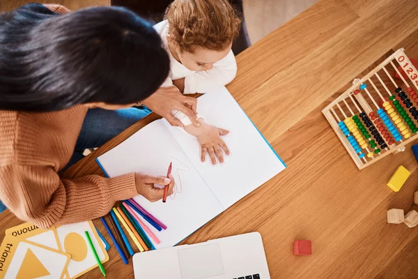 Aprendizagem Vista Superior Mãe Com Criança Desenho Livro Casa Família — Fotografia de Stock