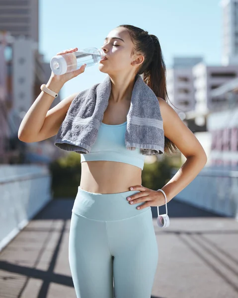 Woman Water Bottle Fitness City Rest Drinking Towel Summer Morning — Stock Photo, Image