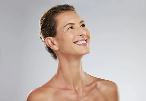 Skincare Wajah Dan Potret Model Wanita Dengan Senyum Untuk Wajah — Stok Foto