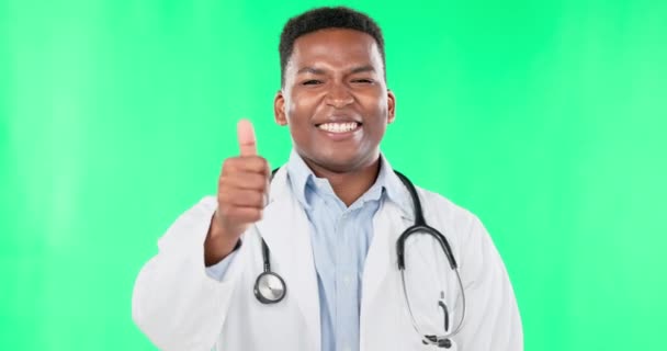 Πρόσωπο Γιατρός Και Μαύρος Τους Αντίχειρες Επάνω Στην Πράσινη Οθόνη — Αρχείο Βίντεο