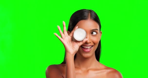 Mujer Cara Tarro Crema Pantalla Verde Sonrisa Fondo Color Estudio — Vídeos de Stock