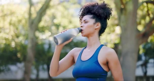 Fitness Mujer Agua Potable Después Hacer Ejercicio Ejercicio Cardiovascular Entrenamiento — Vídeo de stock