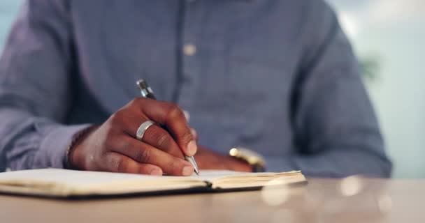 Psaní Zápisník Ruce Černocha Úřadu Pro Správu Rozvrh Brainstorming Plánování — Stock video