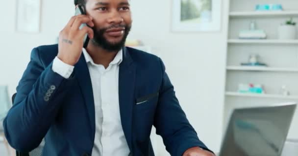Llamada Telefónica Respuesta Hombre Feliz Comunicación Negocios Oficina Comentarios Los — Vídeo de stock