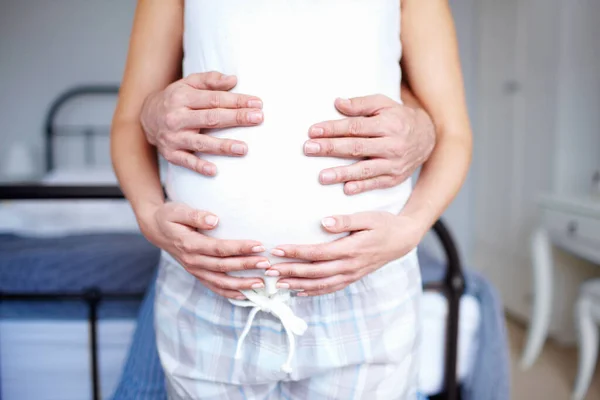Well Give You World Parenting Cropped Image Expectant Parents Holding — Stock Photo, Image