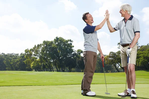 Great Golfing You Two Men Giving Each Other Five Satisfying — Stock Photo, Image