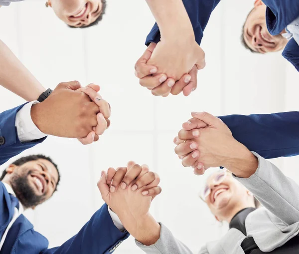 Создание Команды Поддержка Счастливые Деловые Люди Держащиеся Руки Сотрудничества Мотивации — стоковое фото