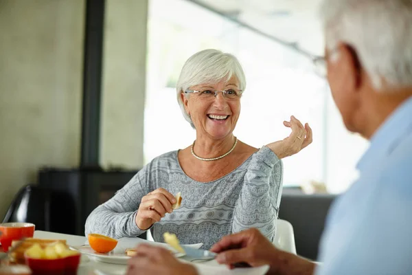 Sarapan Adalah Makanan Yang Paling Penting Hari Ini Pasangan Senior — Stok Foto