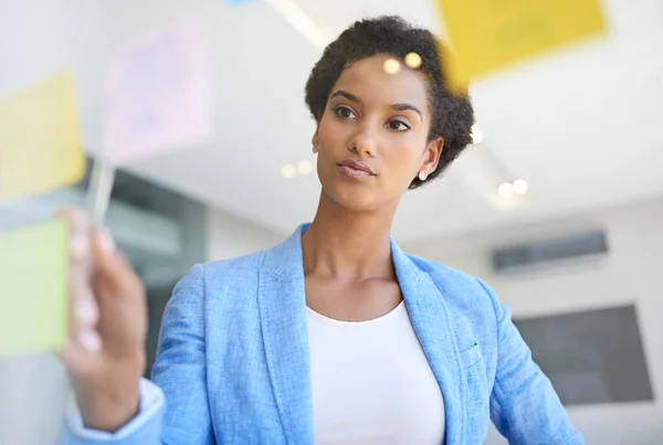 Ist Ein Vielseitig Qualifizierter Manager Eine Junge Geschäftsfrau Arrangiert Während — Stockfoto