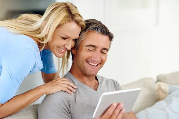 What You Think Mature Couple Using Digital Tablet While Relaxing — Stock Photo, Image