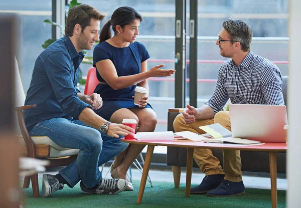 Produktivität Aktion Eine Gruppe Büroangestellter Gespräch Einem Besprechungsraum — Stockfoto