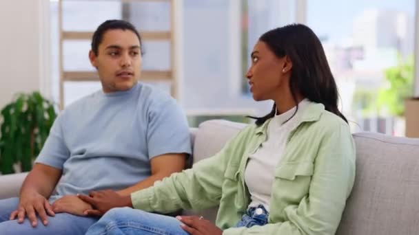 Pasangan Argumen Dan Perkelahian Sofa Ruang Tamu Sengketa Berdebat Rumah — Stok Video