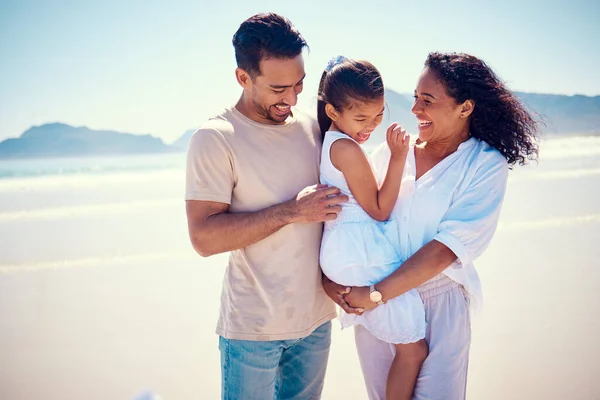 Happy Family Beach Smile Playing Mother Father Girl Together Ocean — Stock Photo, Image