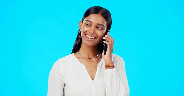 Счастливый Телефонный Звонок Деловая Женщина Студия Индийской Женщиной Разговаривающей Говорящей — стоковое фото