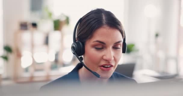 Geschäftsfrau Callcenter Und Gesicht Der Beratung Mit Kopfhörern Auf Dem — Stockvideo
