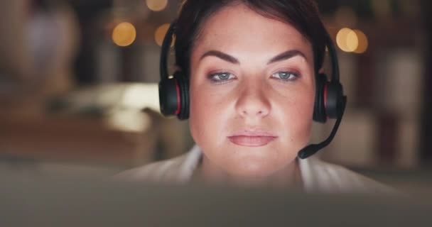 Call Center Computer Face Woman Reading Telecom Customer Services Communications — Stock Video