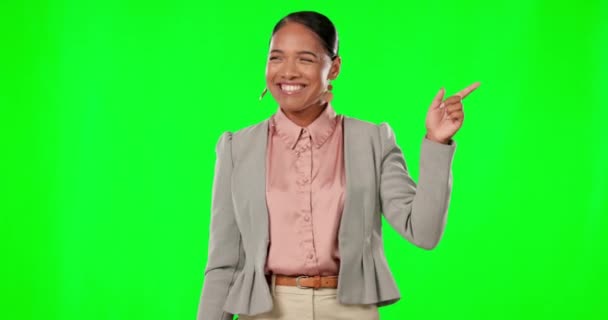 Obchodní Žena Zelené Obrazovce Ukazující Reklamní Umístěním Produktu Šťastný Portrét — Stock video