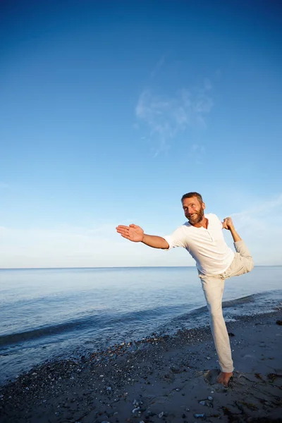 Yoga Makes Him Feel Alive Full Length Shot Handsome Mature — Stock Photo, Image