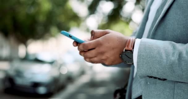 Text Message Phone Hands Black Man City Communication Social Media — Stock Video