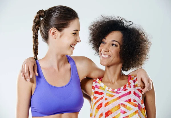 Partners Fitness Two Young Women Looking Each Other While Wearing — Stock Photo, Image