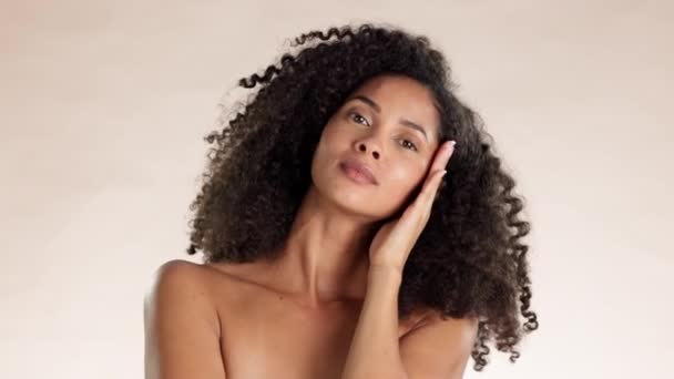 Piękno Pielęgnacja Skóry Twarz Czarnej Kobiety Studiu Kosmetycznym Satysfakcja Miłość — Wideo stockowe