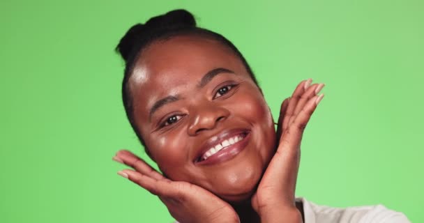 Schwarze Frau Schönheit Und Grüner Bildschirm Für Hautpflege Auf Studiohintergrund — Stockvideo