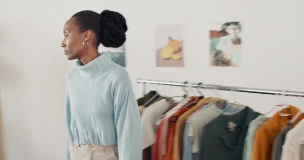 Модный Сайт Дизайнер Чернокожая Женщина Одеждой Рекламой Онлайн Покупок Маркетингом — стоковое видео