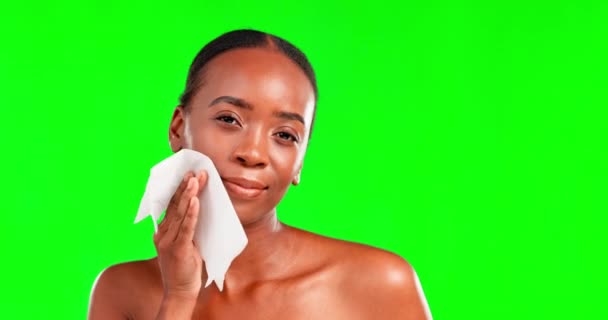 Face Skincare Mulher Negra Com Toalhete Dermatologia Beleza Fundo Estúdio — Vídeo de Stock