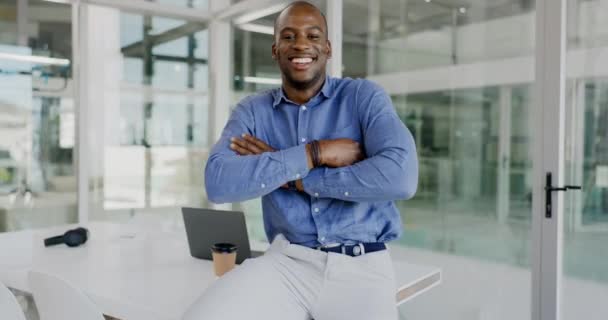Επιχειρήσεις Γέλιο Και Γραφείο Μαύρος Άνθρωπος Χαρούμενος Για Την Επιχειρηματικότητα — Αρχείο Βίντεο