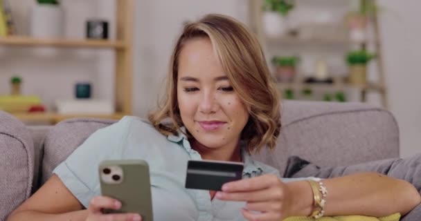 Kadın Telefon Kredi Kartı Ekommerce Online Alışveriş Veya Evdeki Internet — Stok video