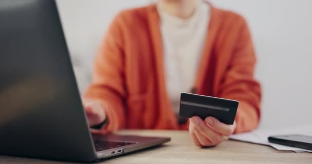 Notebook Kreditní Karty Line Nakupování Zákaznicí Která Hledá Maloobchodní Produkt — Stock video