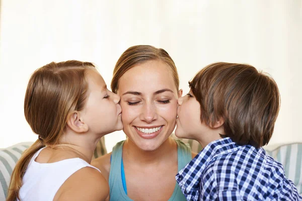 Best Mom World Young Girl Boy Kissing Mother Cheek — Stock Photo, Image