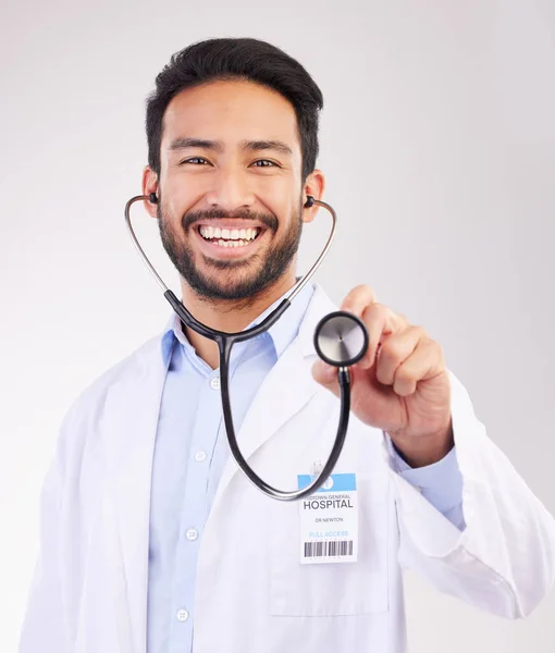 Homem Asiático Feliz Médico Retrato Com Estetoscópio Para Cardiologia Saúde — Fotografia de Stock