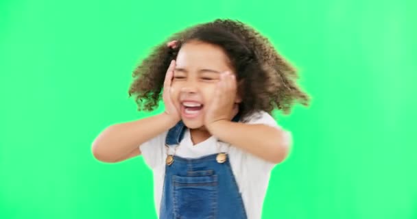 Heyecanlı Neşeli Kız Başını Sallıyor Yeşil Ekran Mutlulukla Başarı Neşeli — Stok video