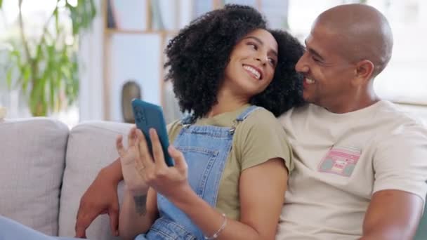 Phone Couple Smile Sofa Living Room Home Social Media Online — Stock Video