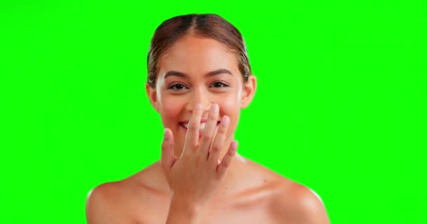 Жінка Шкіряний Крем Студійний Зелений Екран Обличчям Натуральне Косметичне Сяйво — стокове відео