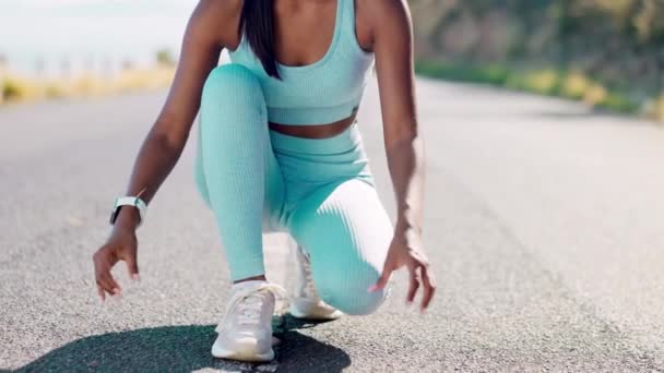 Sport Buty Indiańska Kobieta Drodze Przygotowuje Się Treningu Biegać Rano — Wideo stockowe