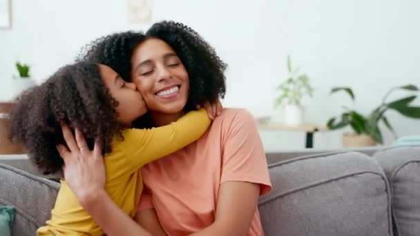 Αγάπη Φιλί Και Αγκαλιά Από Μητέρα Και Την Κόρη Έναν — Αρχείο Βίντεο