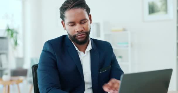 Офисные Деловые Черные Мужчины Проблемы Плечами Медицинские Проблемы Человек Мышечной — стоковое видео