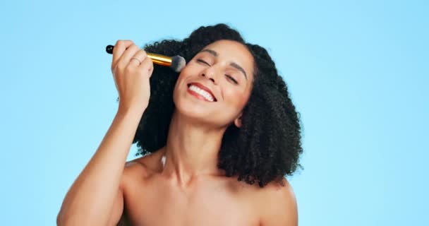 Maquillaje Belleza Cara Cepillo Mujer Con Base Contorno Sintiéndose Feliz — Vídeos de Stock
