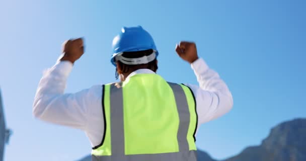 工程和建筑工人在工地为工作时的成功欢呼 成就和支持男性行业专业员工在户外土地上胜利 — 图库视频影像