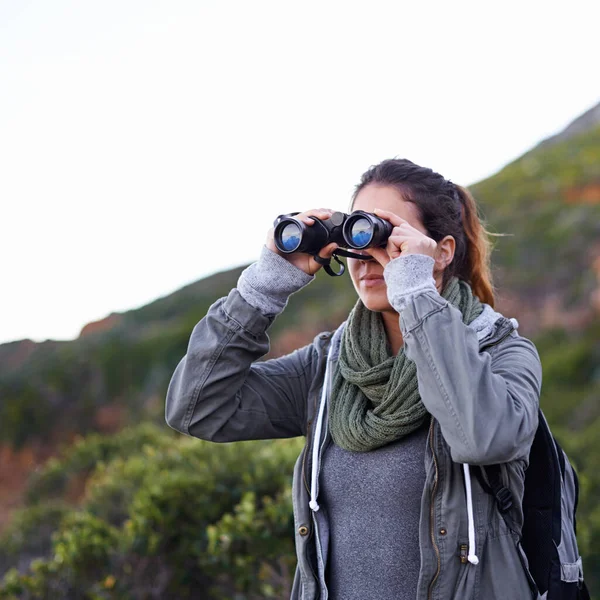 You Can See Everything Here Attractive Young Woman Using Binoculars — Stock Photo, Image