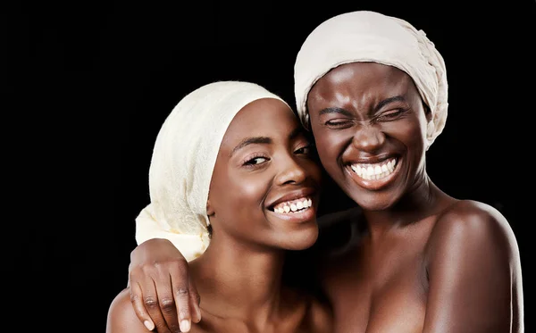 Amá Para Sempre Estúdio Retrato Duas Mulheres Bonitas Usando Lenços — Fotografia de Stock