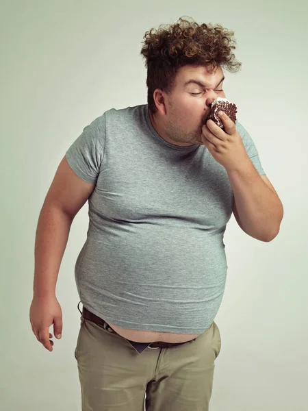 Good Cake Overweight Man Messily Eating Slice Cake — Stock Photo, Image
