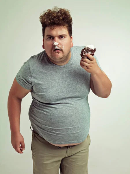 Something Face Overweight Man Messily Eating Slice Cake — Stock Photo, Image